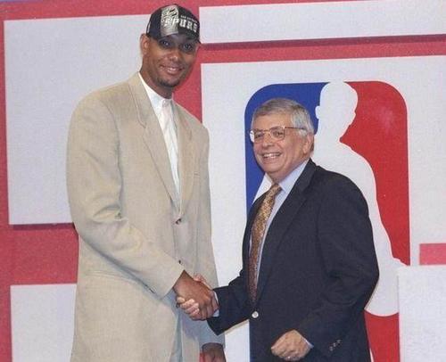 展现出了卓 展现出了卓