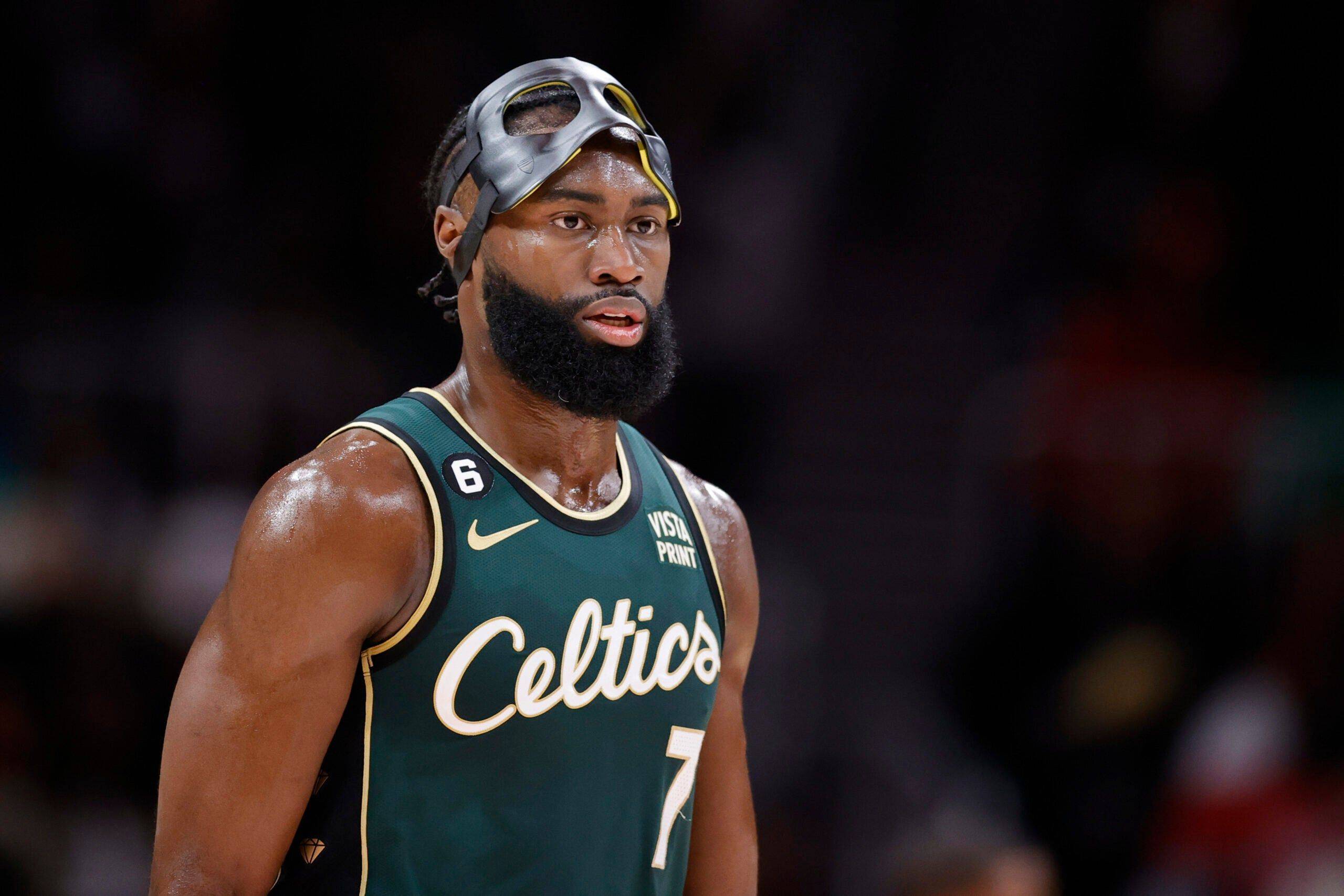 围撞墙